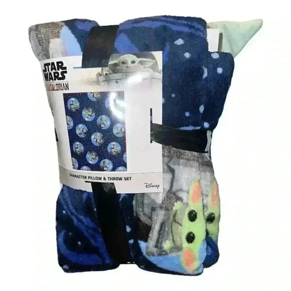 🎄NWT Star Wars Baby Yoda pillow/throw set - Picture 2 of 4